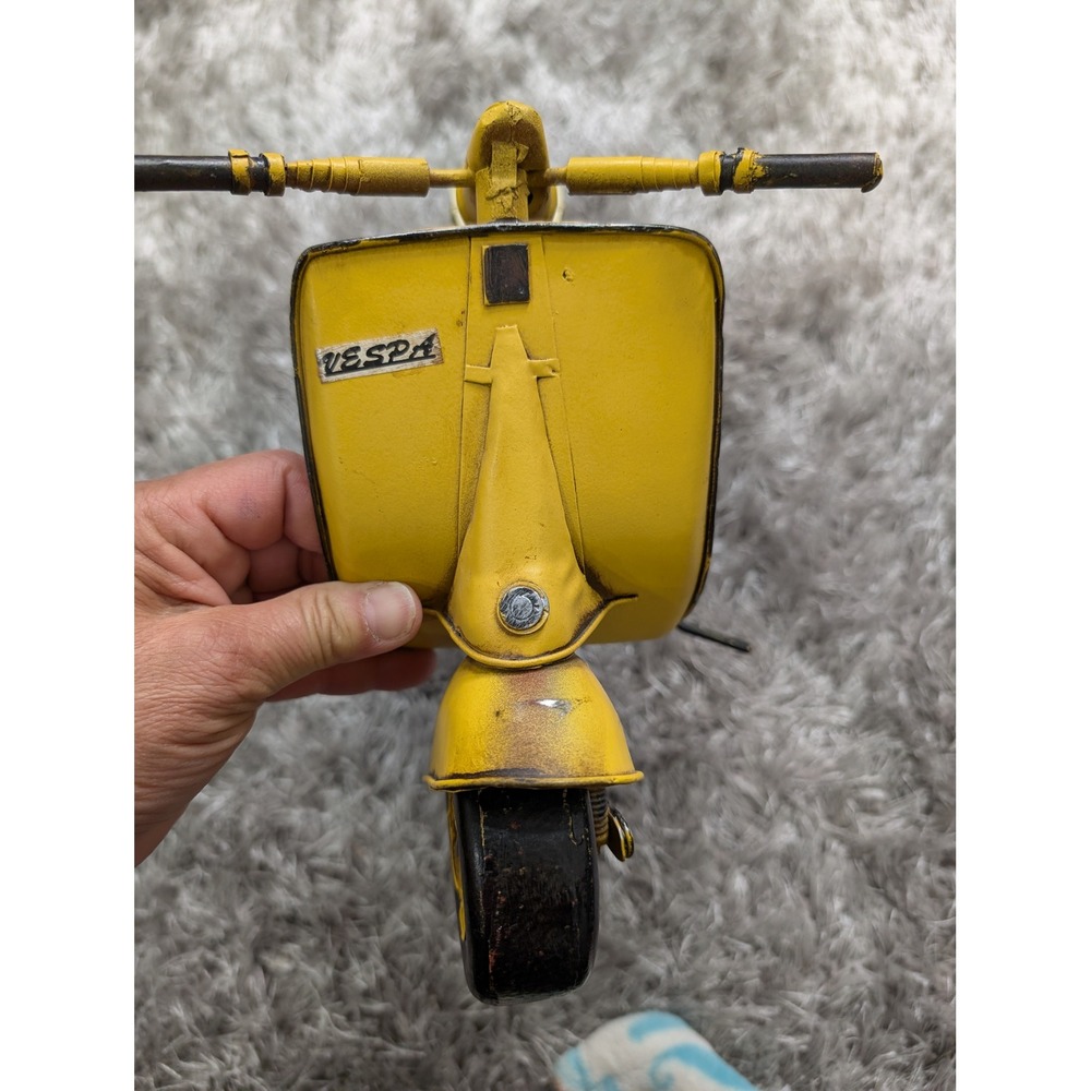 Berkeley Designs‎ Yellow Vespa Motor Scooter Metal Model Vintage Style JL0604